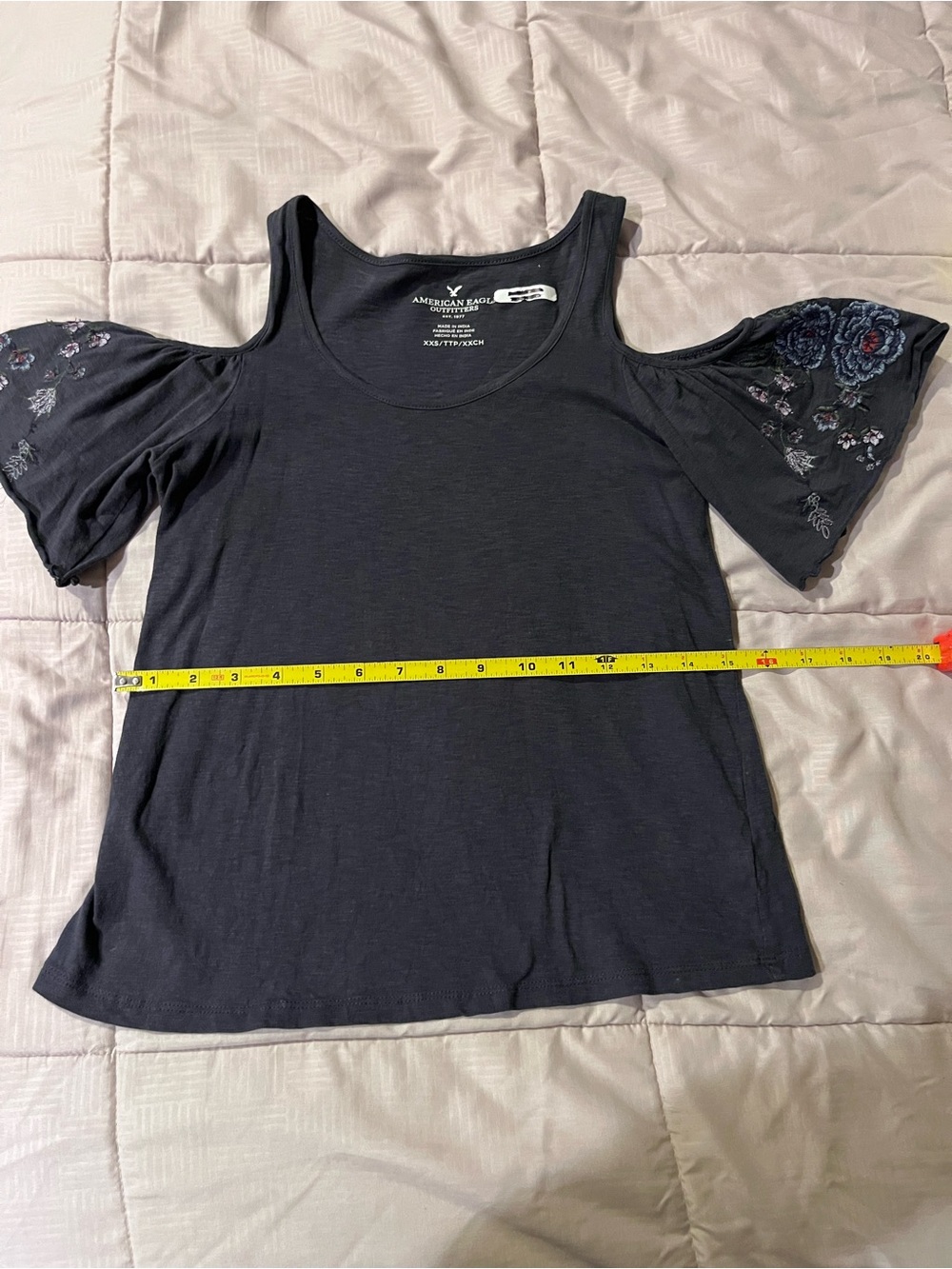 American Eagle Outfitters Women’s Black Cold-Shoulder Floral Sleeve Top XXS